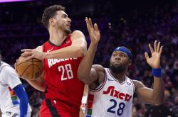 贝博官方入口门兴格拉德巴赫训练开放日，转会期主帅复盘引欢呼，NBA季后赛在即，赛程密集仍需轮换的简单介绍