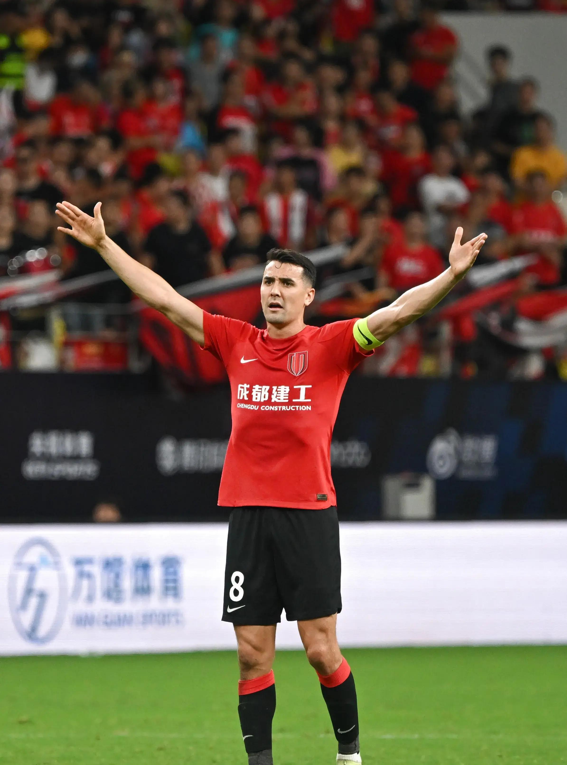 清晨突围战来临，本菲卡围绕德甲队长鼓劲，话题不断，训练强度明显提升的简单介绍