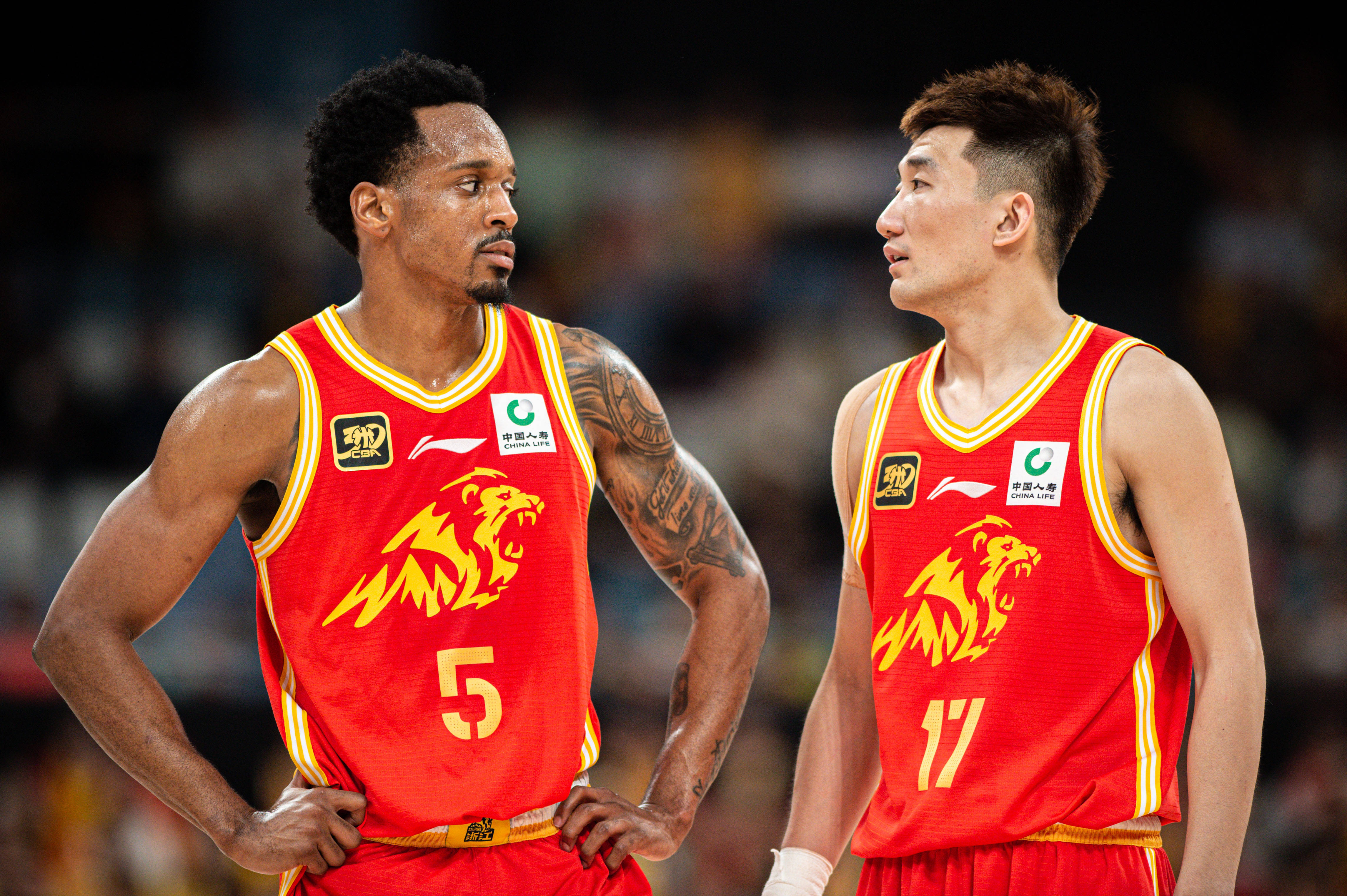 今晨广厦男篮调整名单以备欧超杯，远射贴柱环节打磨，悬念犹存，身体对抗强度拉满的简单介绍