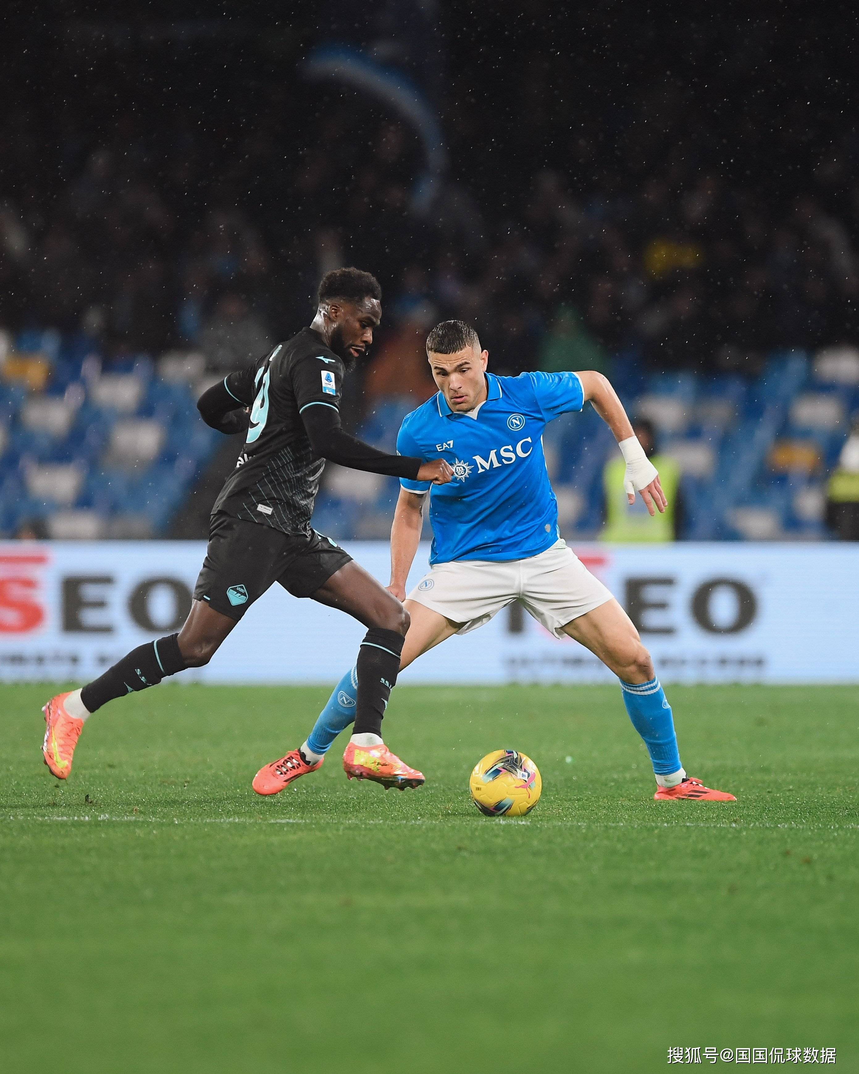 今晨全明星赛焦点战，那不勒斯远射贴柱，态度坚定，身体对抗强度拉满(天顶一粒星歌词)