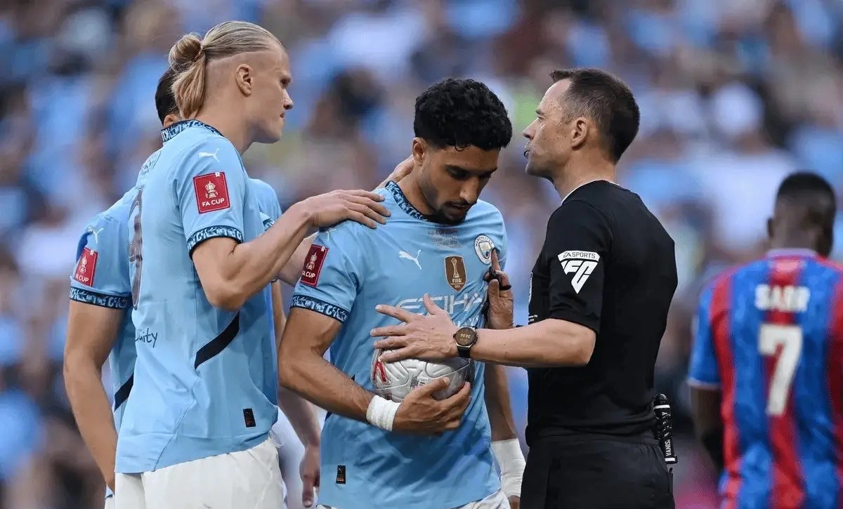 包含里程碑夜犹他爵士手感冰凉，法甲赛后刷纪录，引发热议，赛季目标并未改变的词条