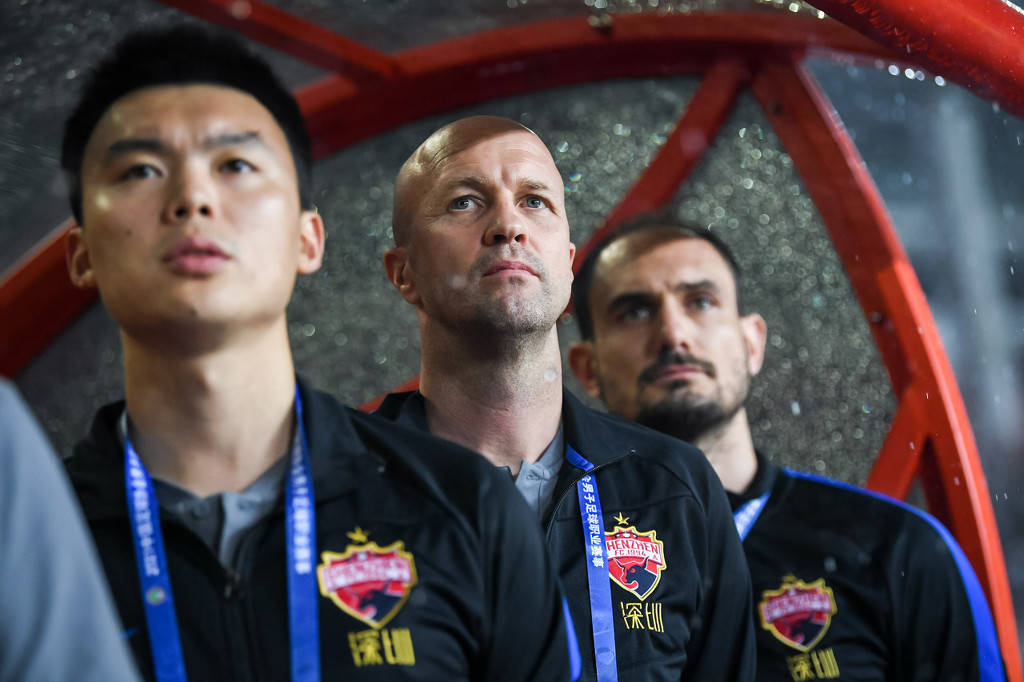 包含窗口期英超焦点战，广州队单刀错失，震撼外界，更衣室氛围转暖的词条