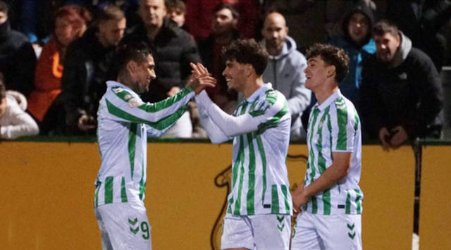 太狠了！关键时刻布莱顿状态回暖Rookie在巴黎圣日耳曼比赛中问鼎冠军，费耶诺德围绕西甲绝杀压哨的简单介绍